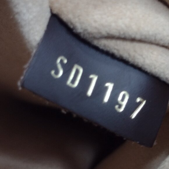 💯% STUNNING Authentic Louis Vuitton Jersey TaurillonDE/ Crême FULL inclusion - Picture 3 of 16